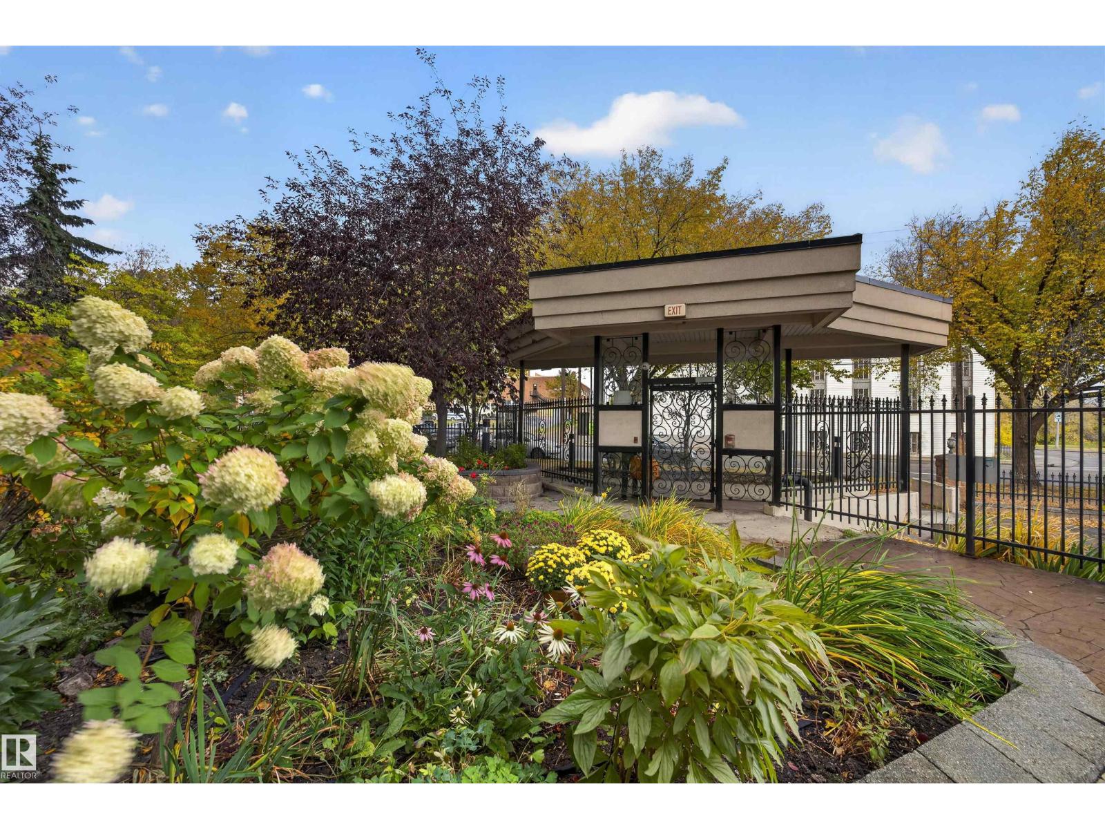 #412 9503 101 AV NW - 40