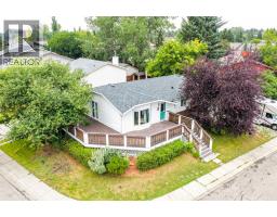85 Rideau Close SW - photo 1