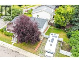 85 Rideau Close SW - photo 2