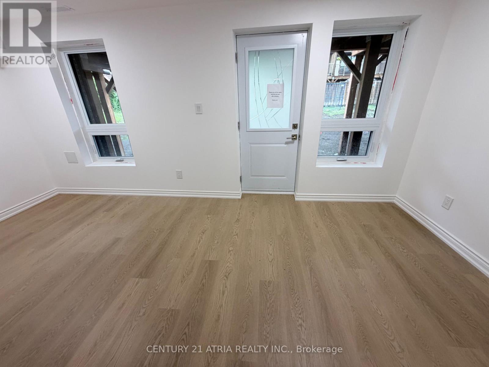 #UNIT 5 11 PLAISANCE ROAD - 18