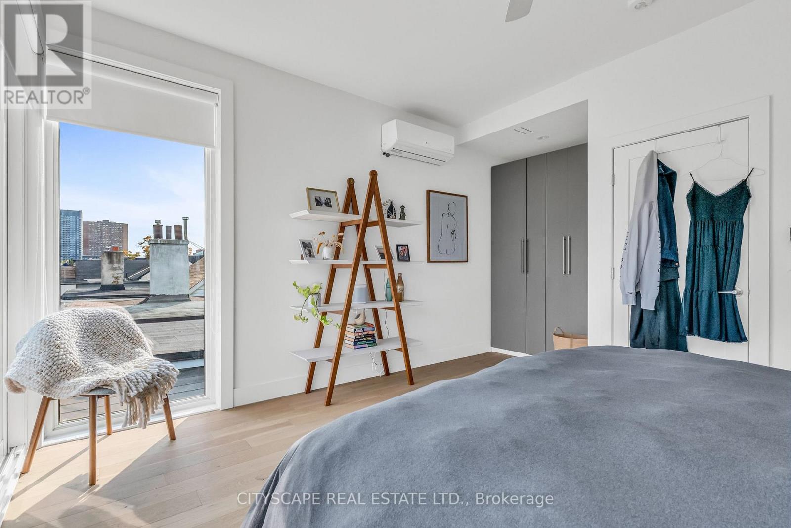 61 Edwin Avenue — photo 35