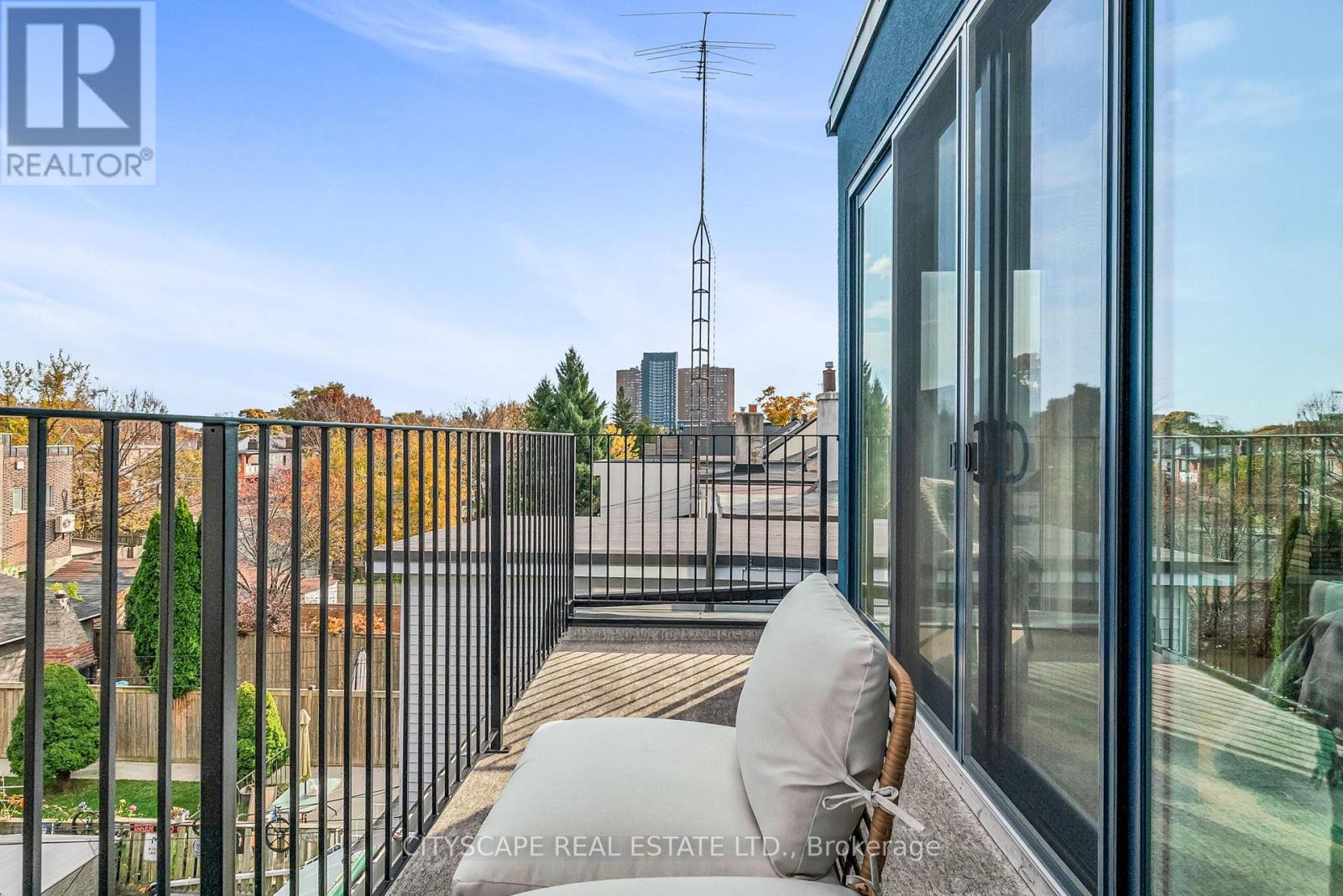 61 Edwin Avenue — photo 38