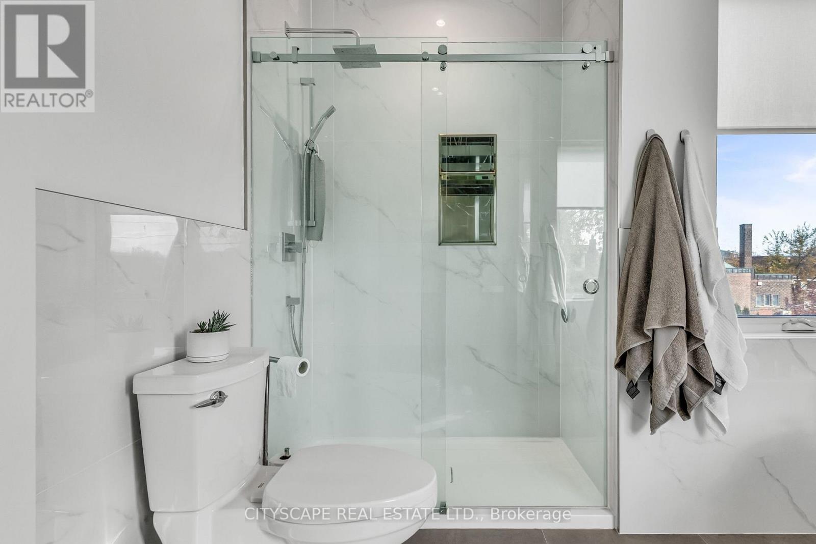 61 Edwin Avenue — photo 44