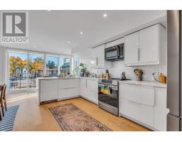 Upper - 61 Edwin Avenue, Toronto, ON M6P3Z5 Photo 9