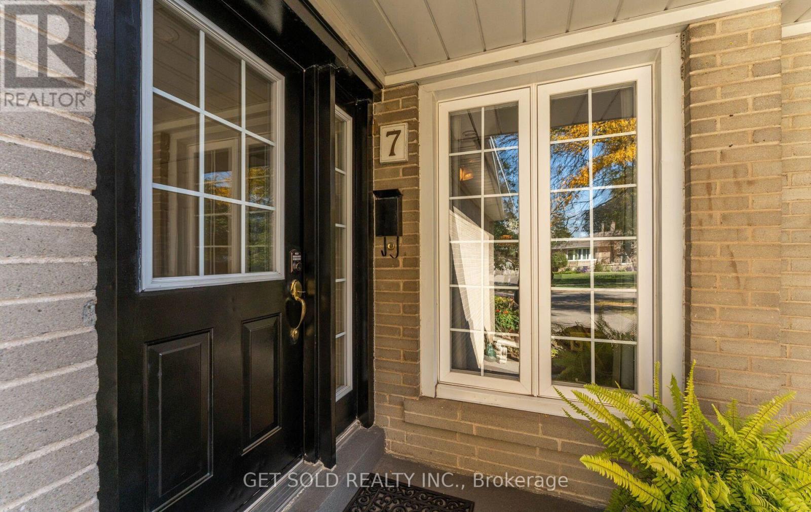 7 Watercliffe Road, Toronto, ON photo 3