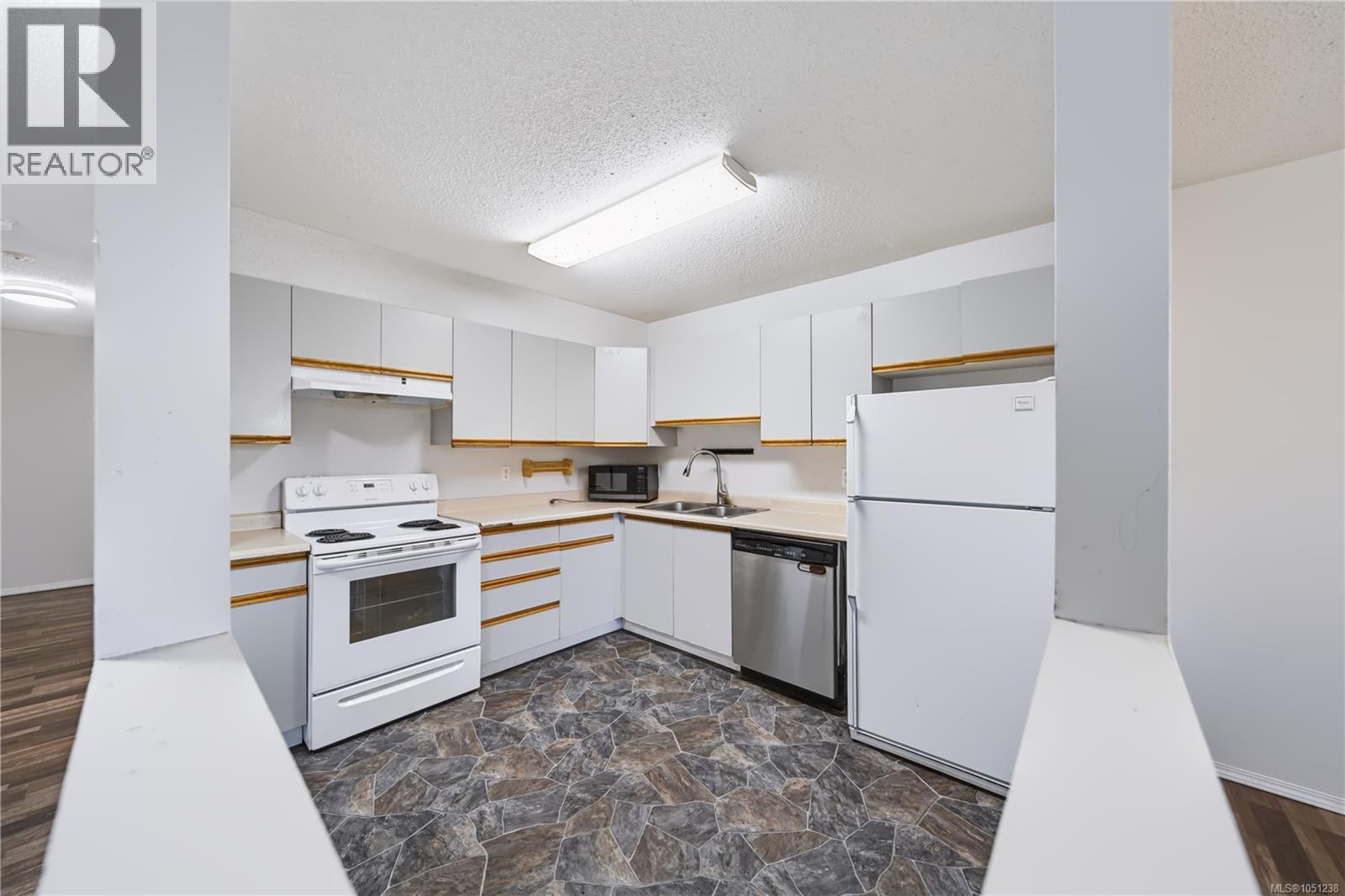 101 6715 Dover Rd, Nanaimo