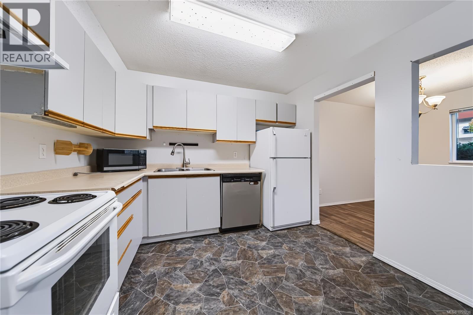 101 6715 Dover Rd, Nanaimo