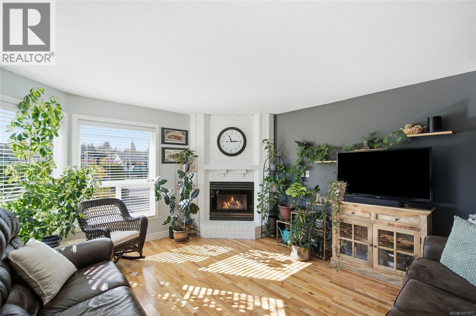 878 Temple St - Image 3