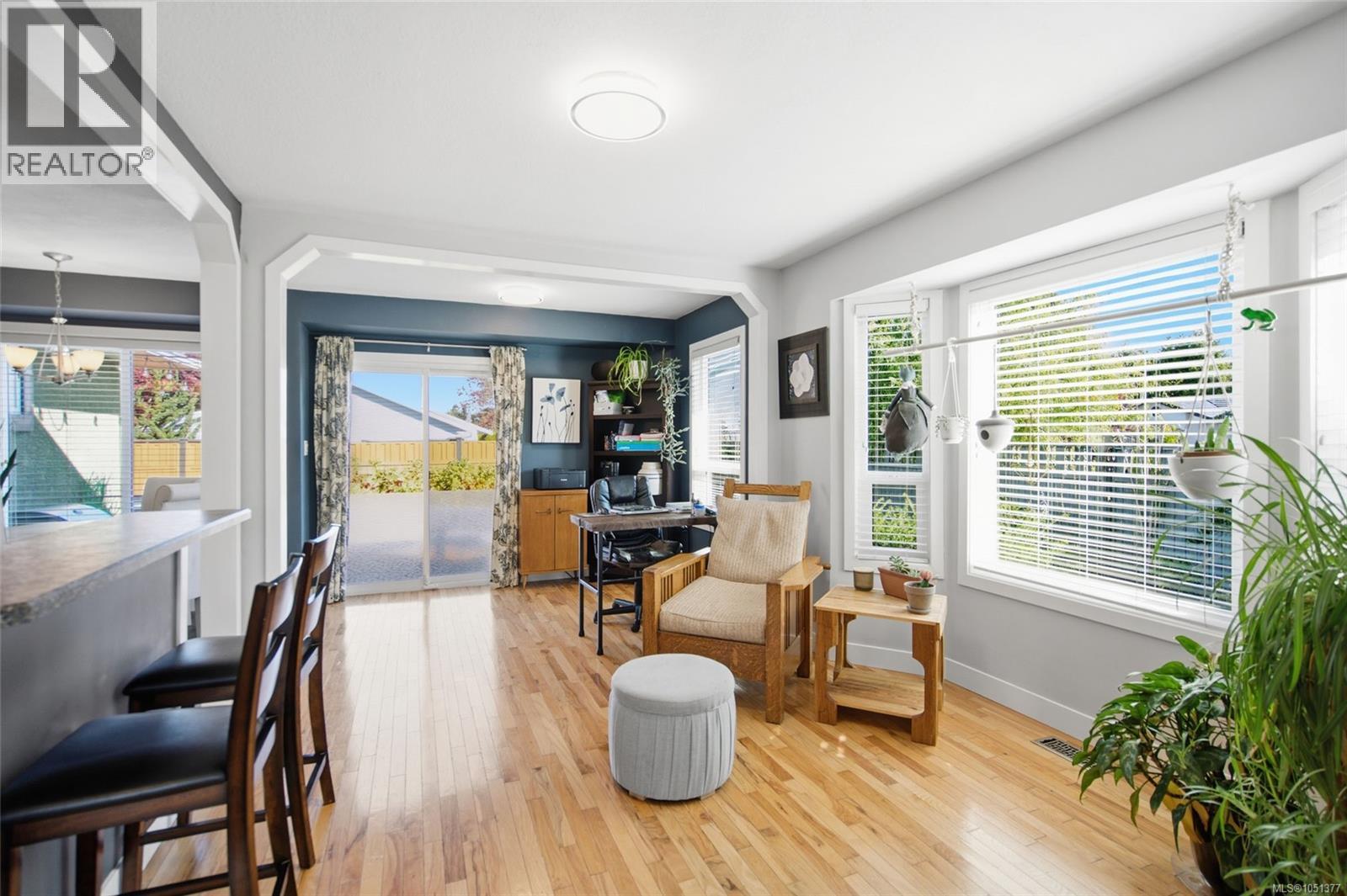 878 Temple St - Image 4