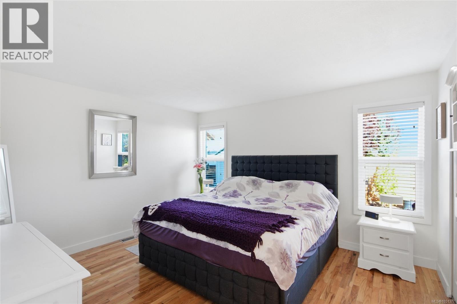 878 Temple St - 8