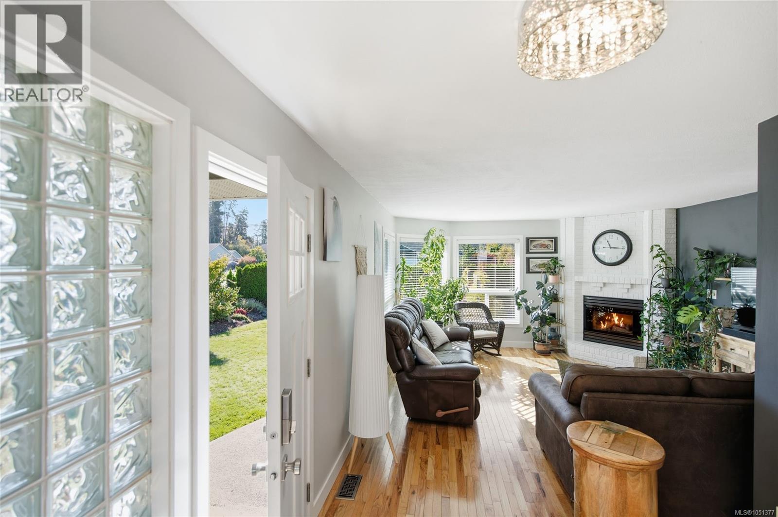 878 Temple St - 21