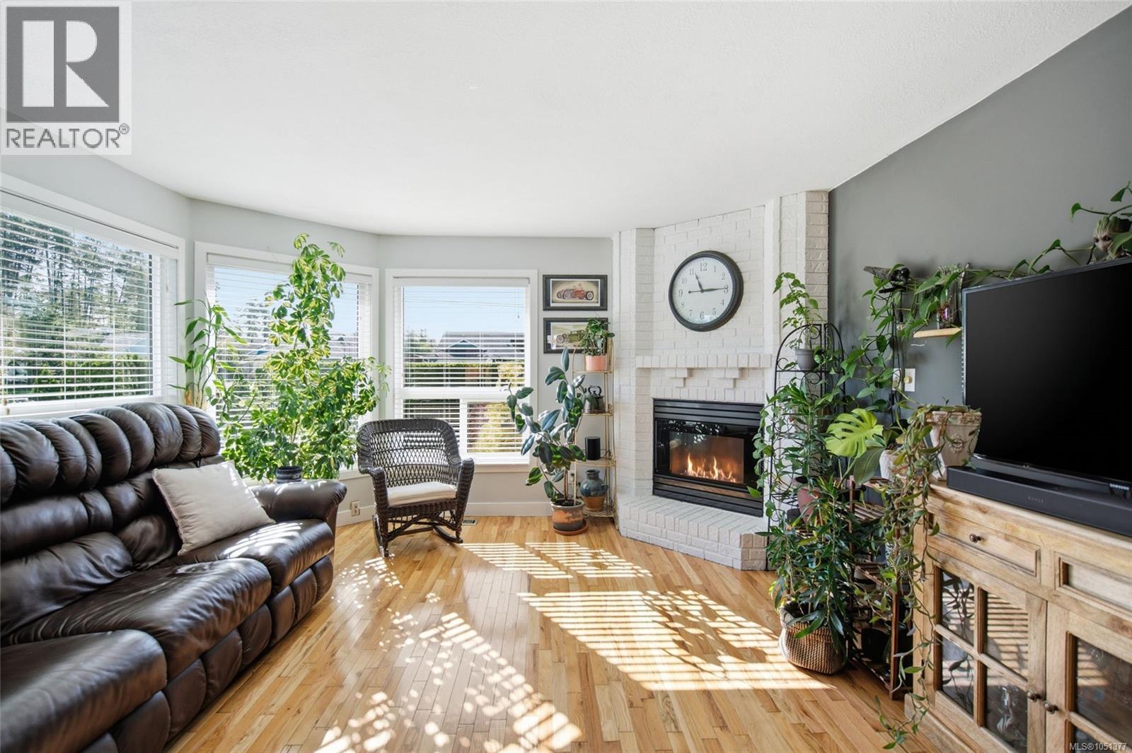 878 Temple St - 20