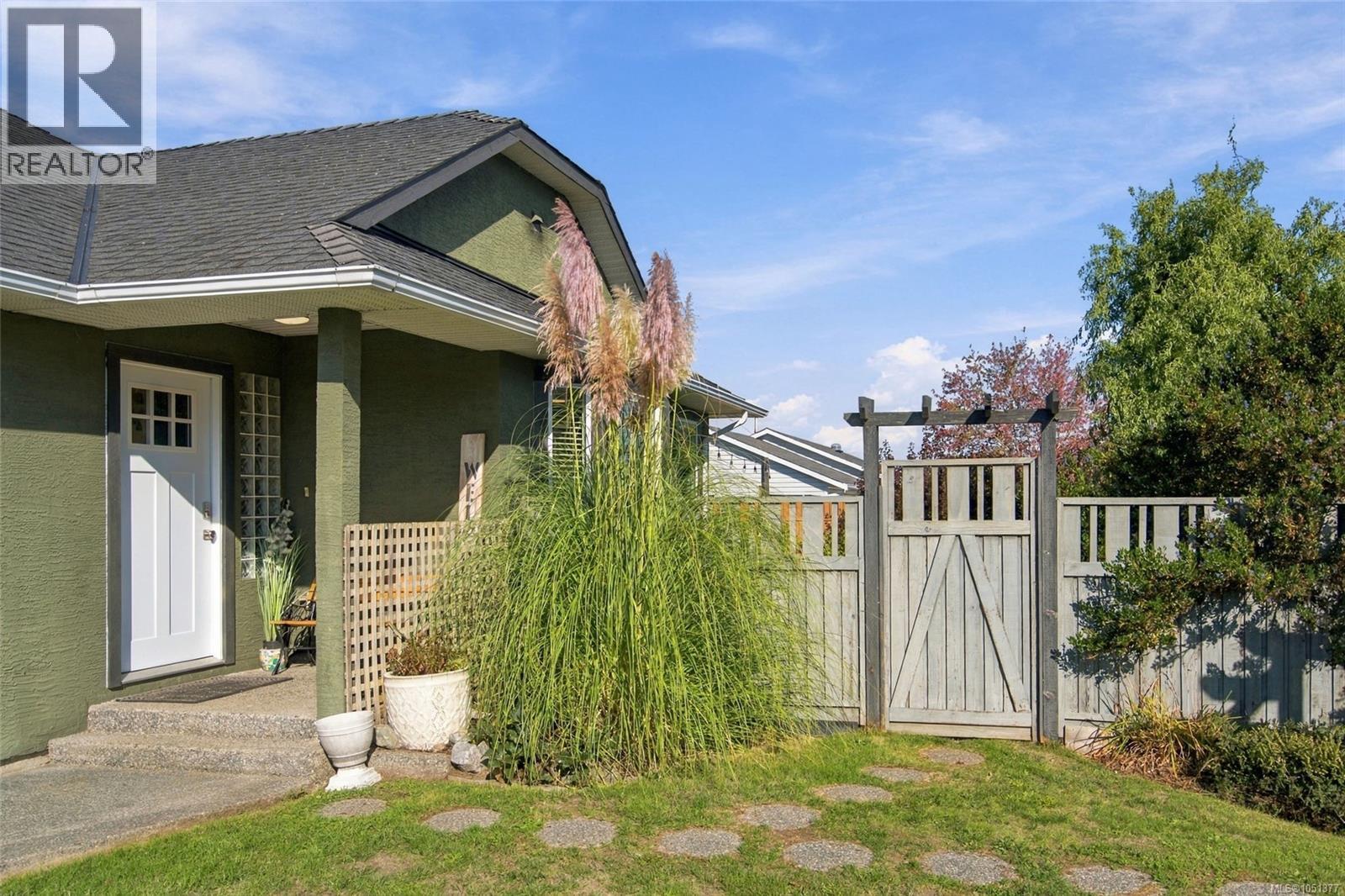 878 Temple St - Image 35