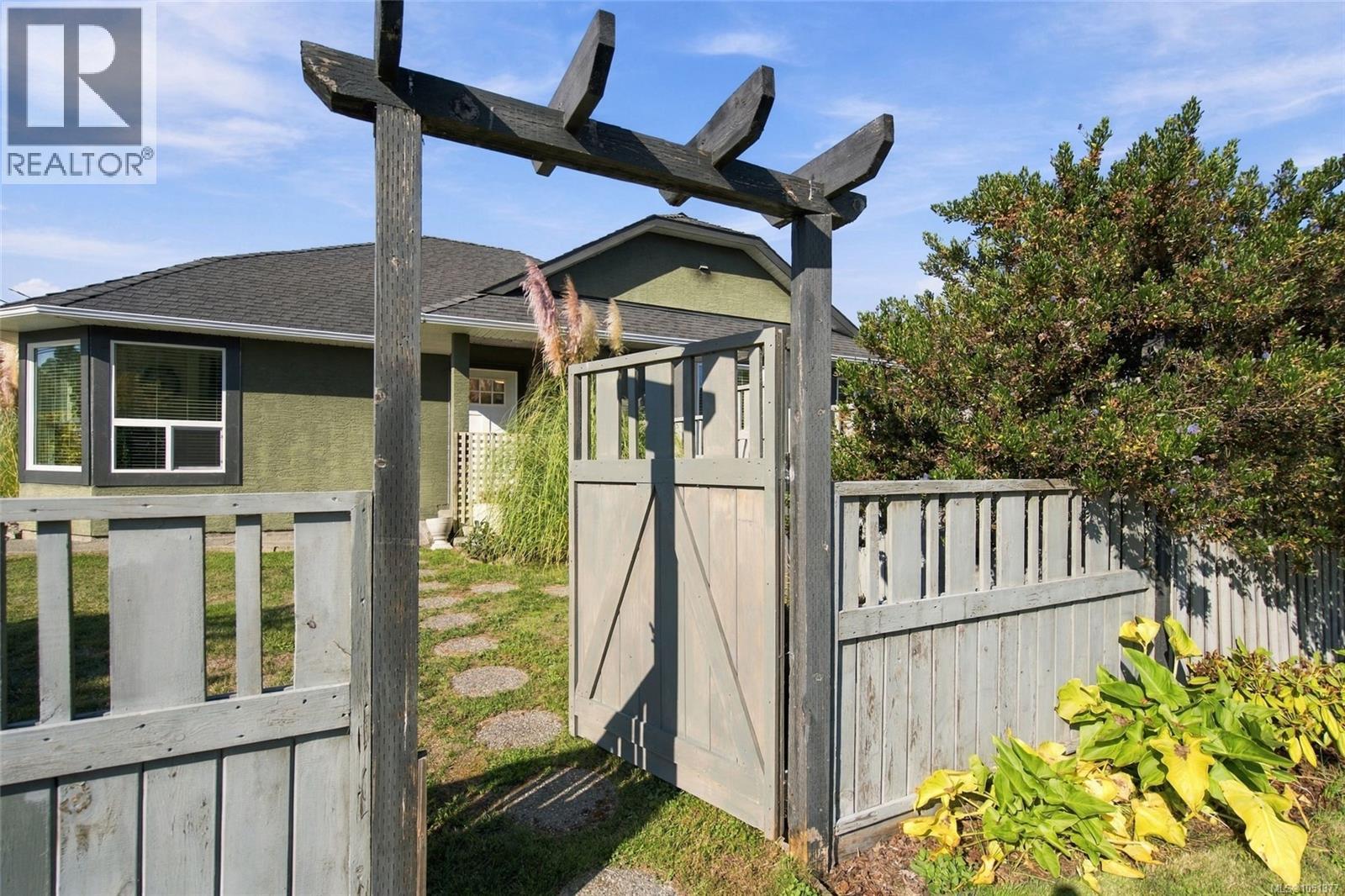 878 Temple St - Image 43