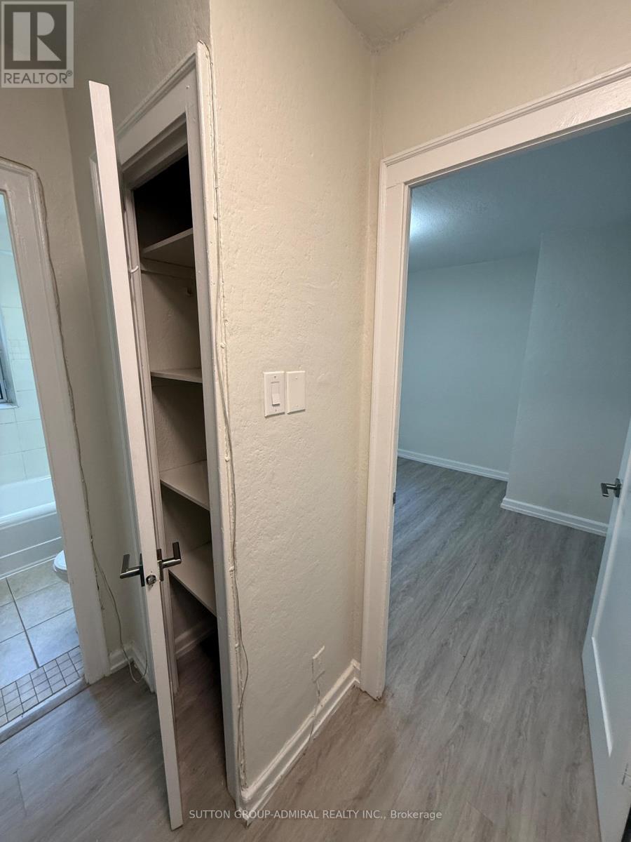 166 Eastbourne Avenue — photo 4