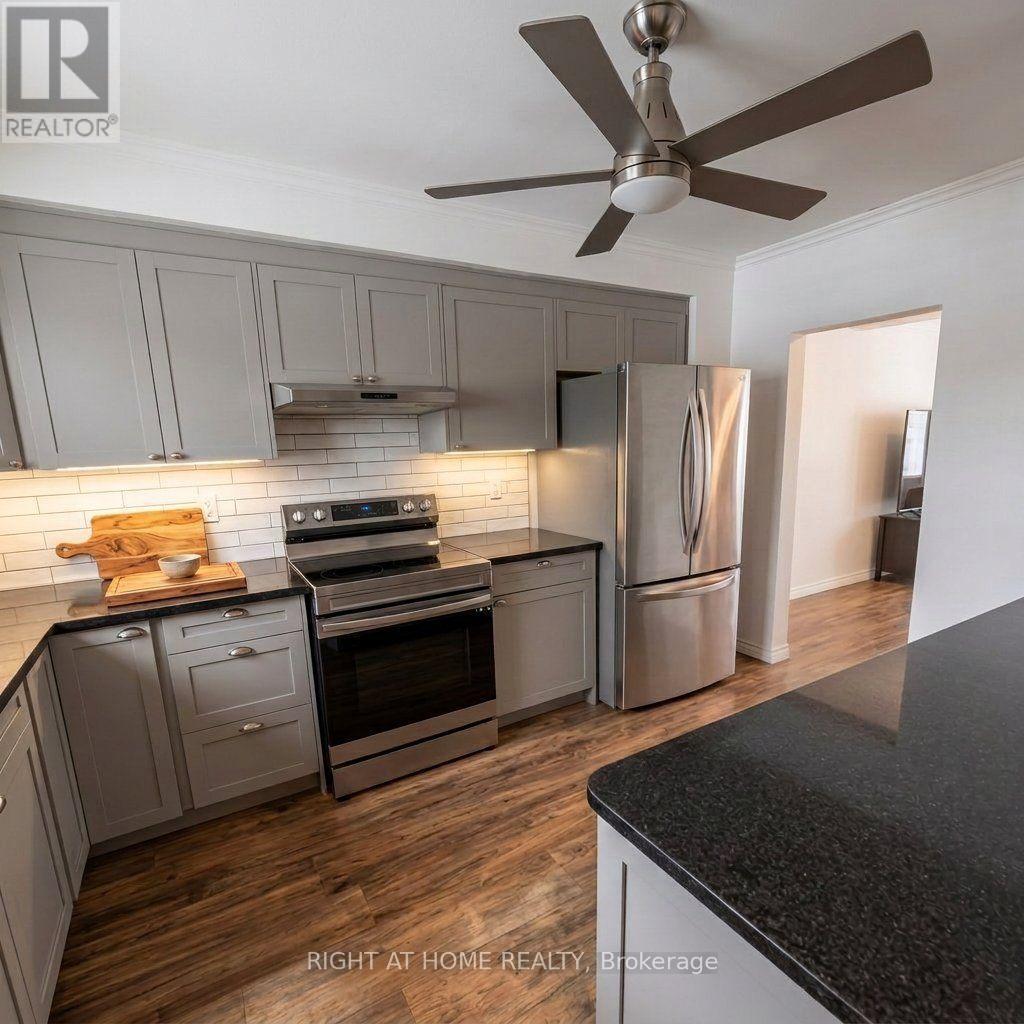 7- 925 Bayly Street, Pickering, ON photo 4