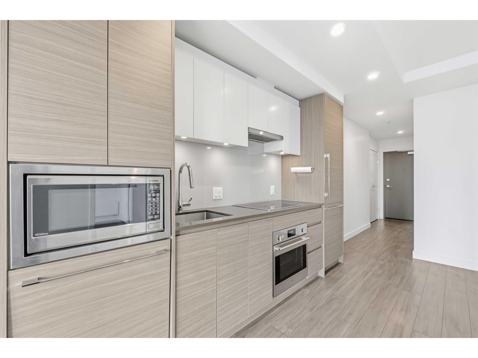 701 13615 FRASER HIGHWAY, Surrey
