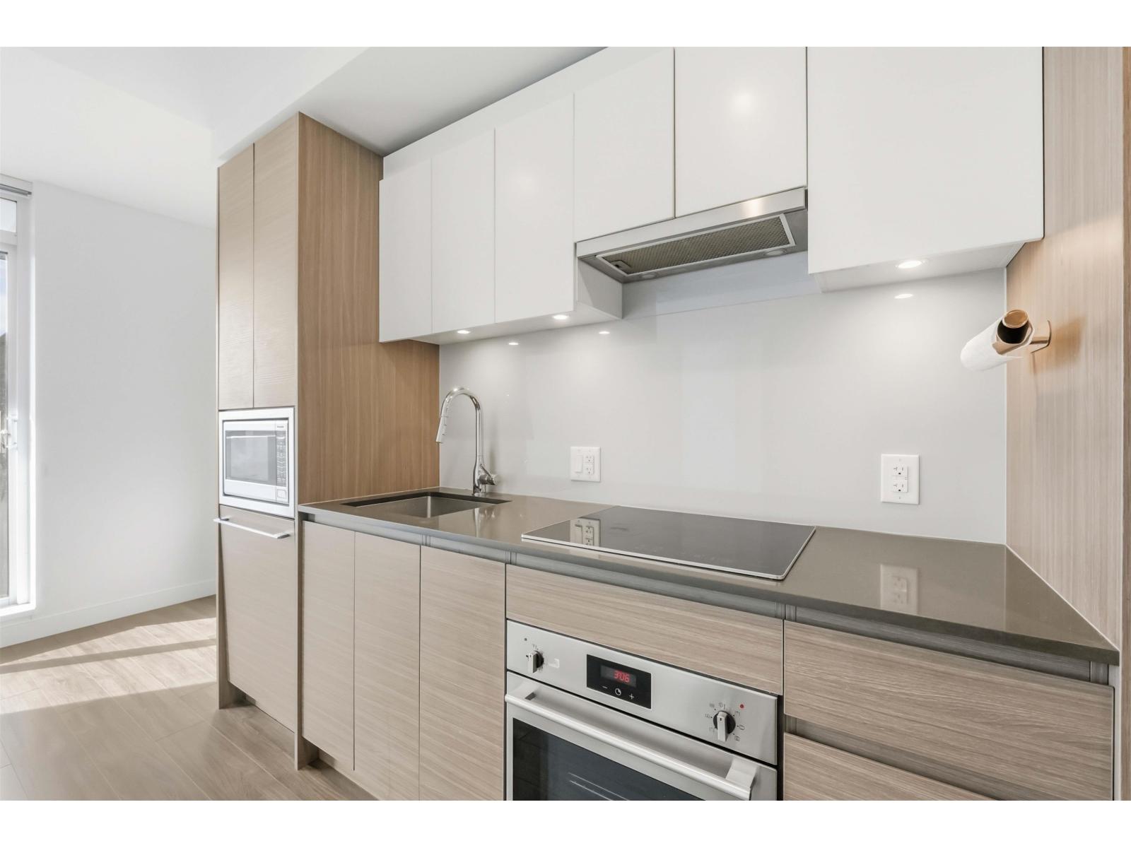 701 13615 FRASER HIGHWAY, Surrey