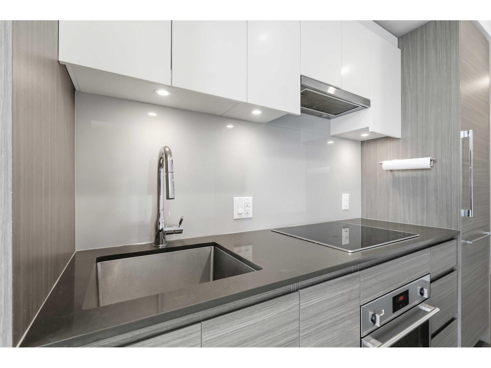 701 13615 FRASER HIGHWAY, Surrey