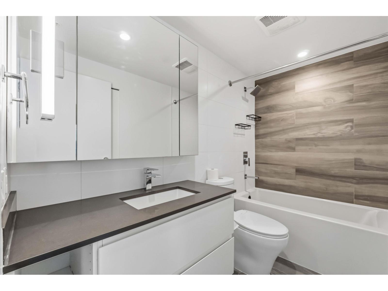 701 13615 FRASER HIGHWAY, Surrey