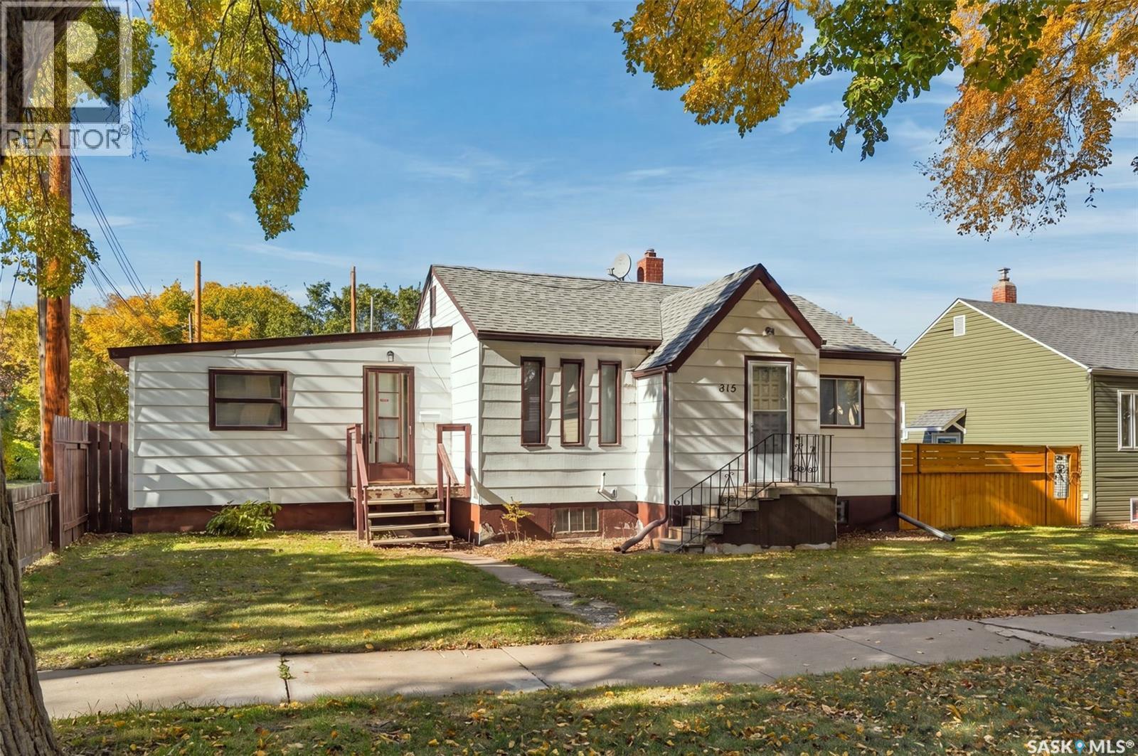 815 F AVENUE N, Saskatoon