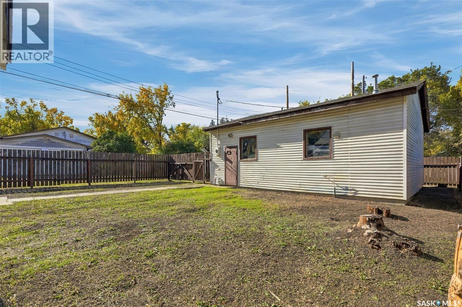 815 F AVENUE N, Saskatoon — photo 2
