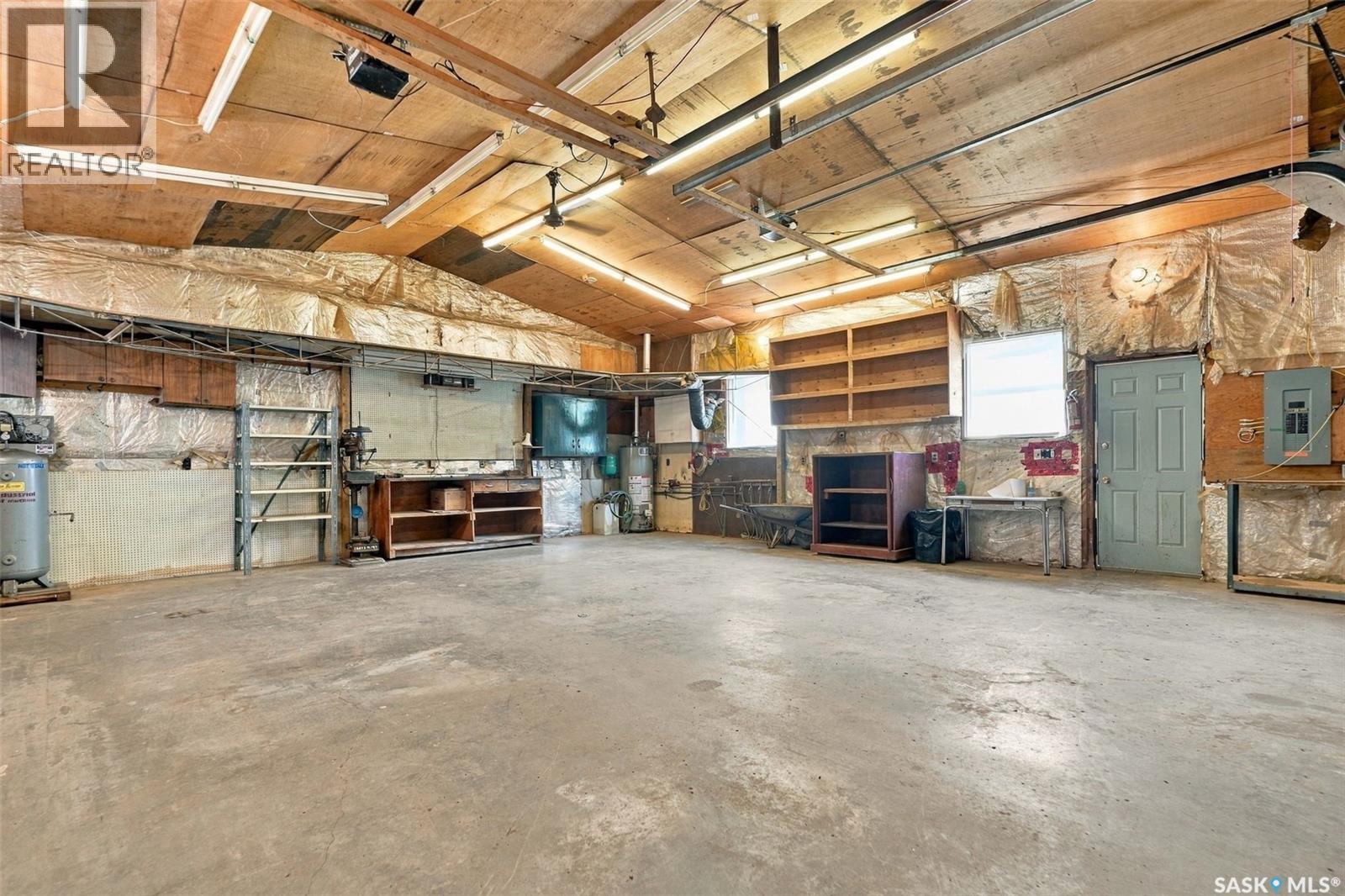 815 F AVENUE N, Saskatoon — photo 3