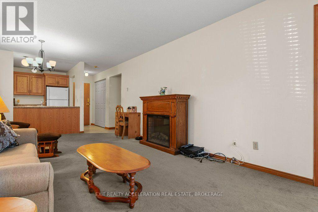 #106 7 CENTRE STREET S - 21