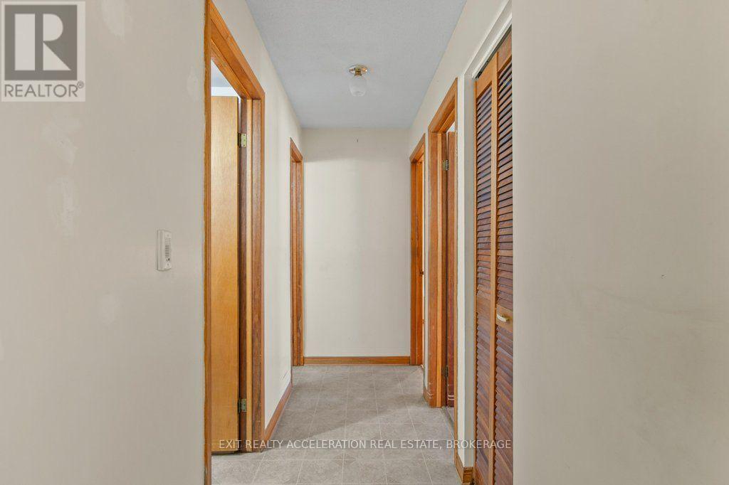 #106 7 CENTRE STREET S - 24