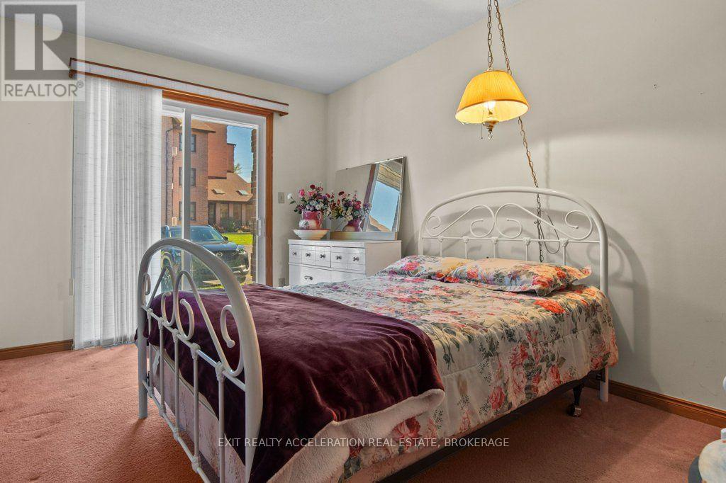 #106 7 CENTRE STREET S - 28