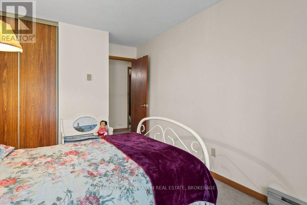 #106 7 CENTRE STREET S - 29