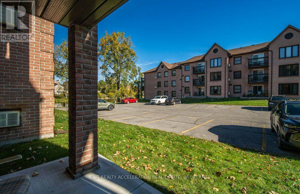 #106 7 CENTRE STREET S - 33