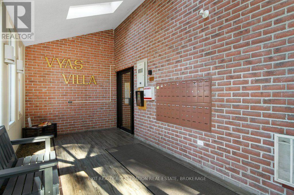 #106 7 CENTRE STREET S - 7
