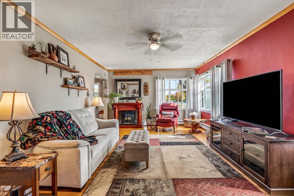 405 3 Avenue W - Image 4
