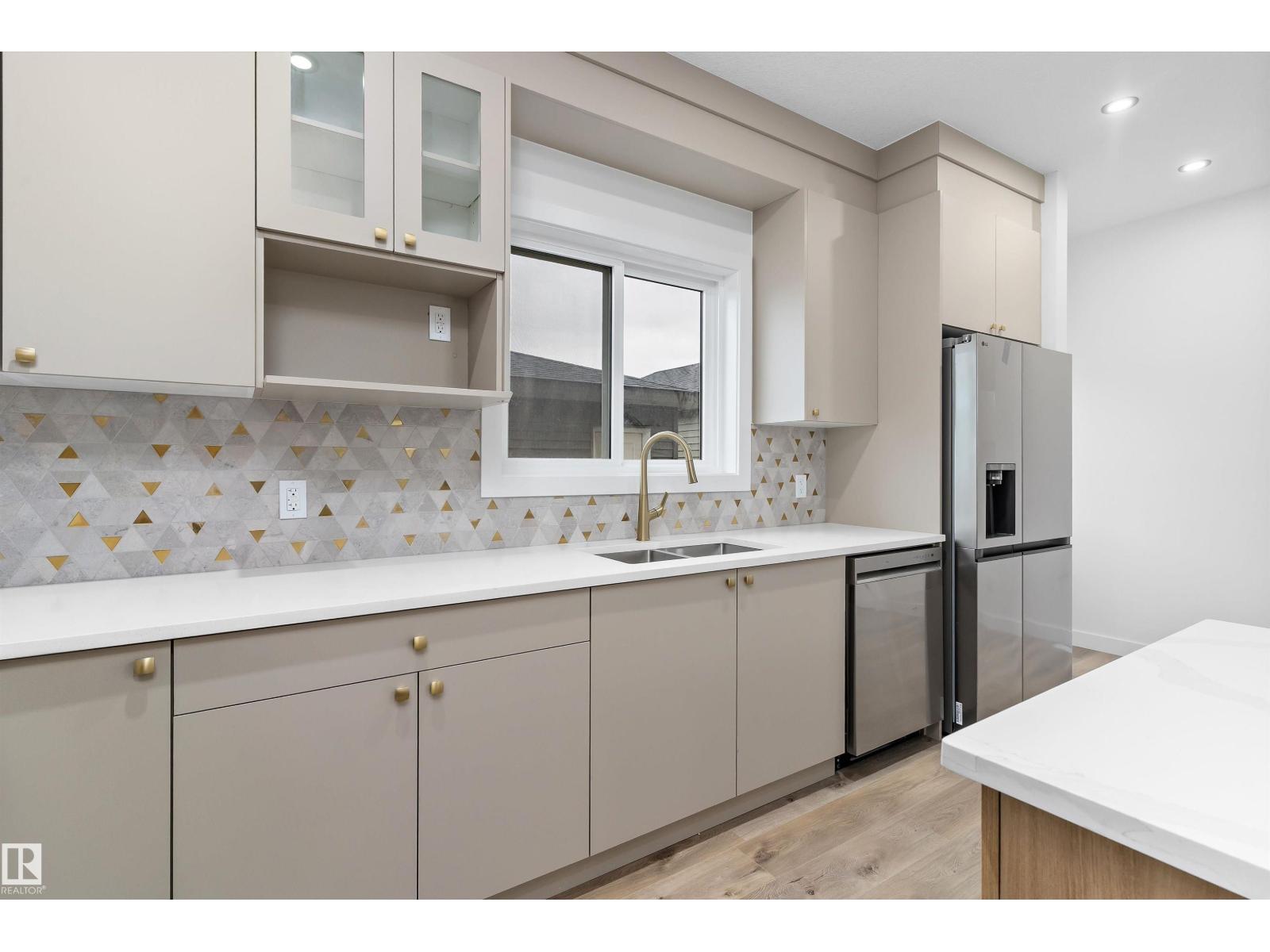 180 Pacific DR - Image 18