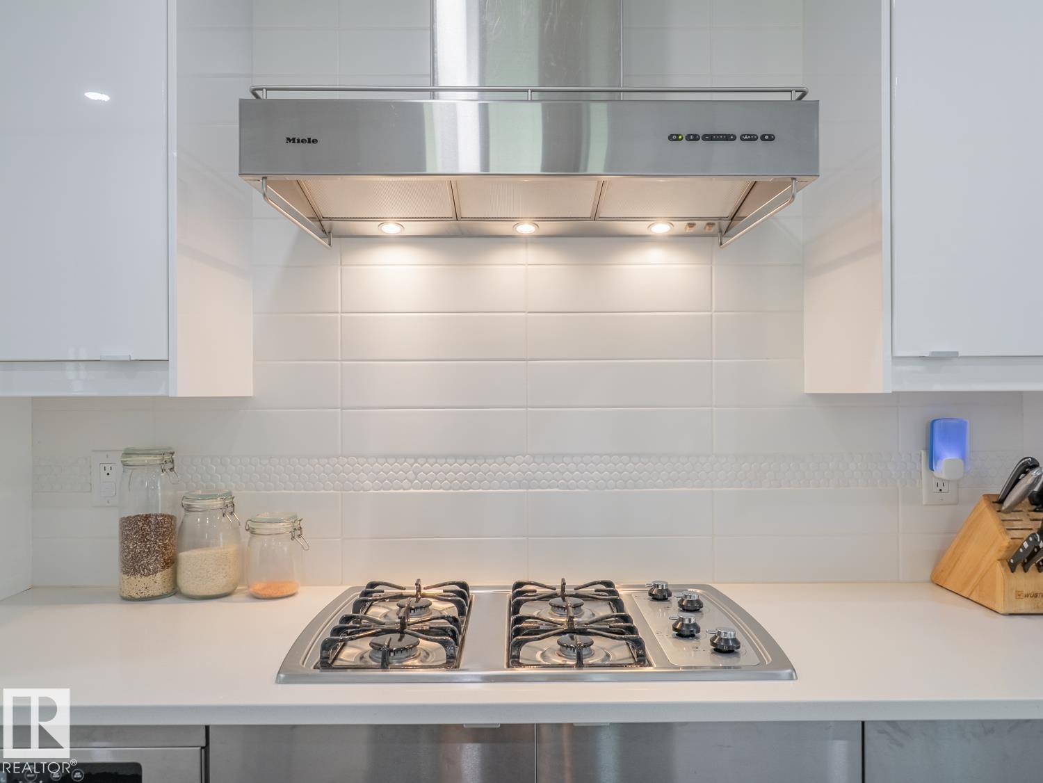6839 111 ST NW - 10