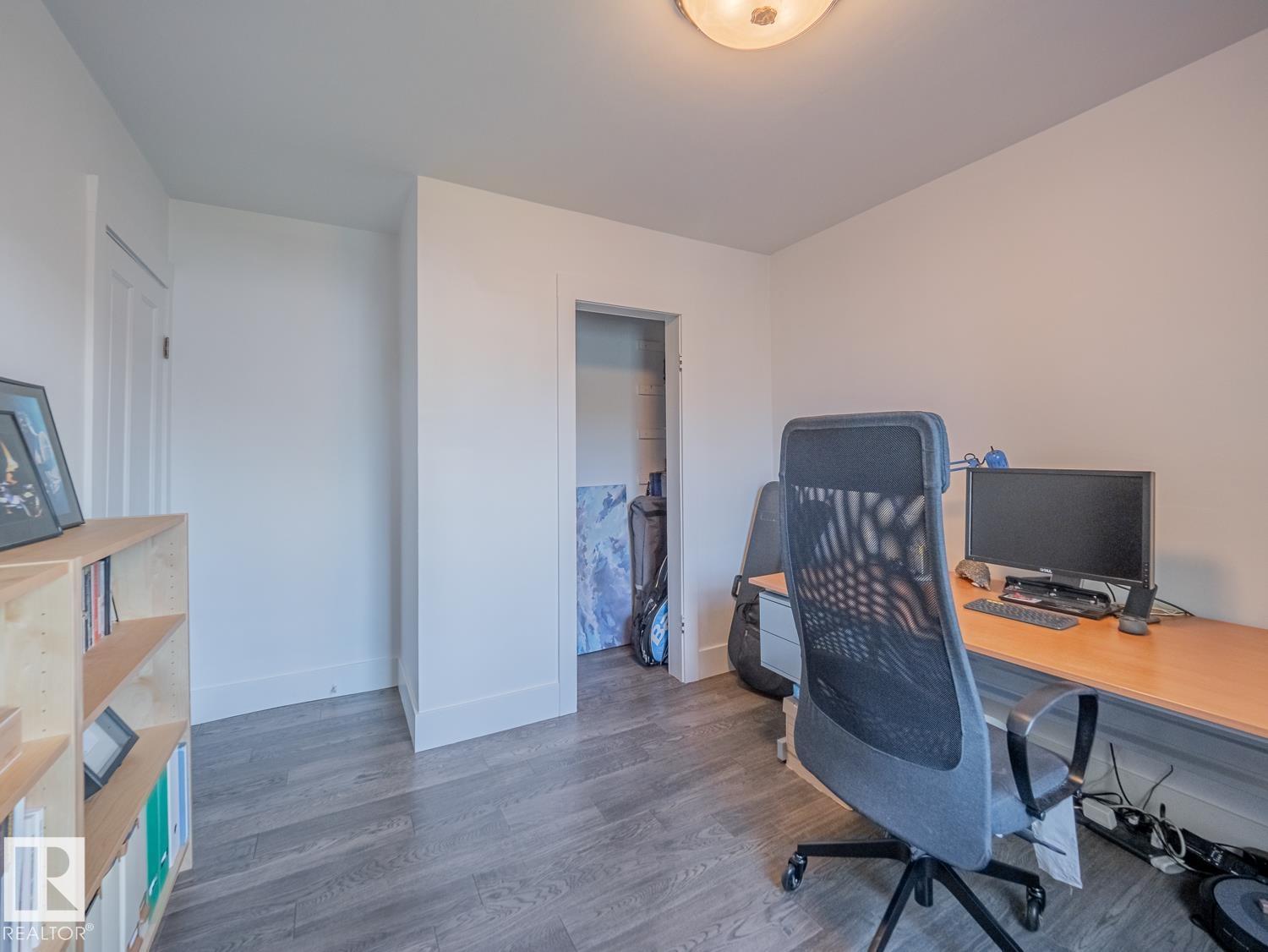 6839 111 ST NW - 13