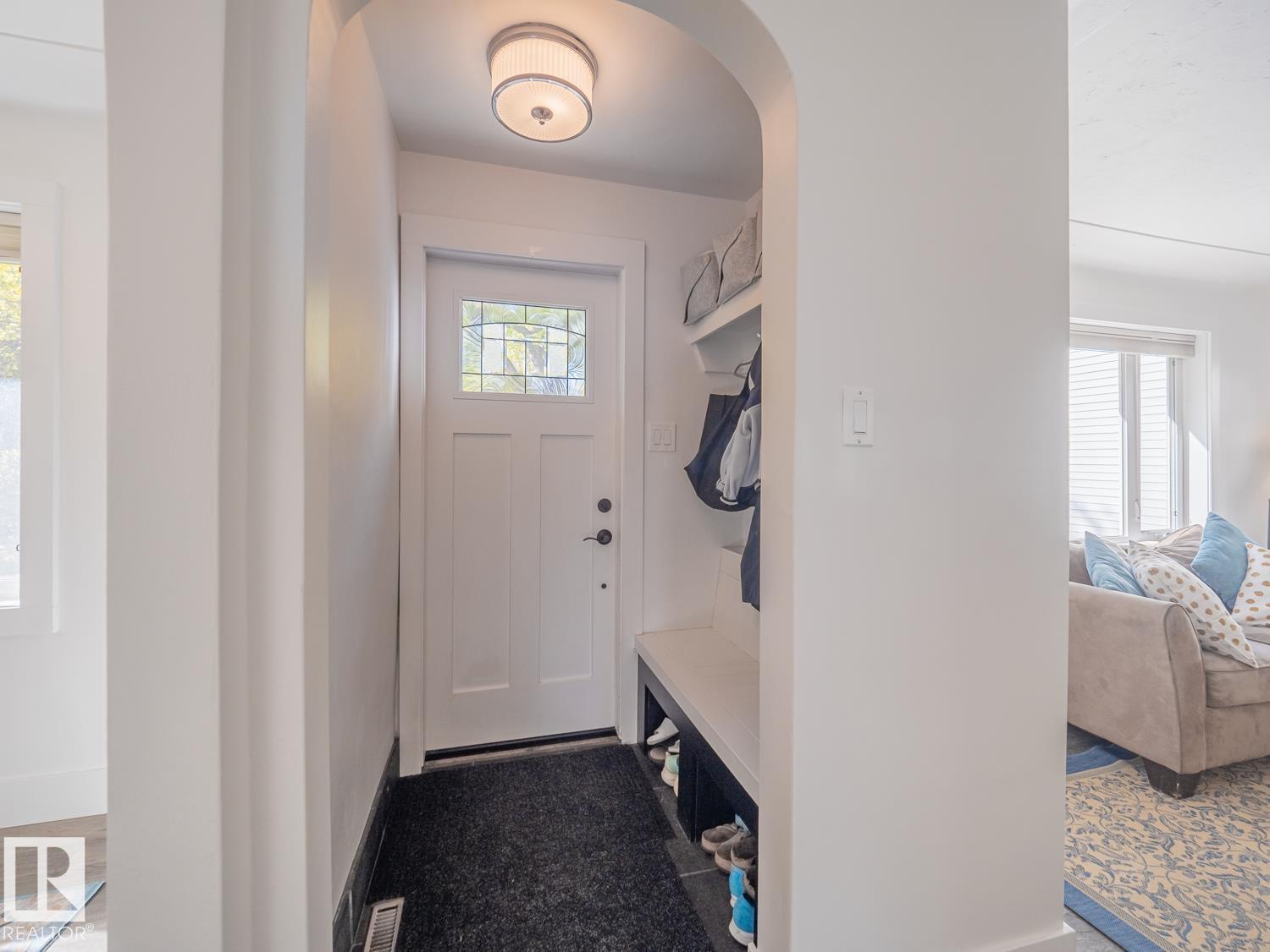 6839 111 ST NW - 3