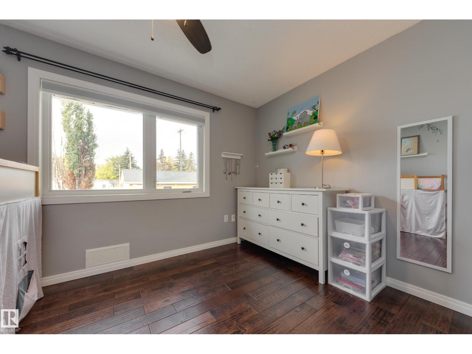10466 159 ST NW - 16