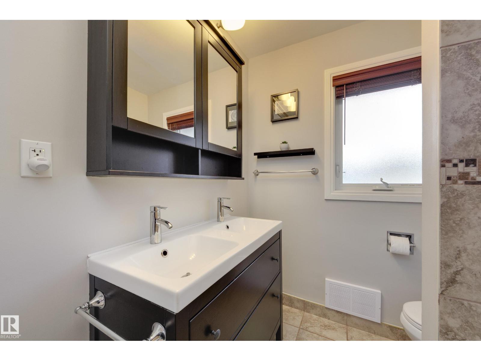 10466 159 ST NW - Image 18
