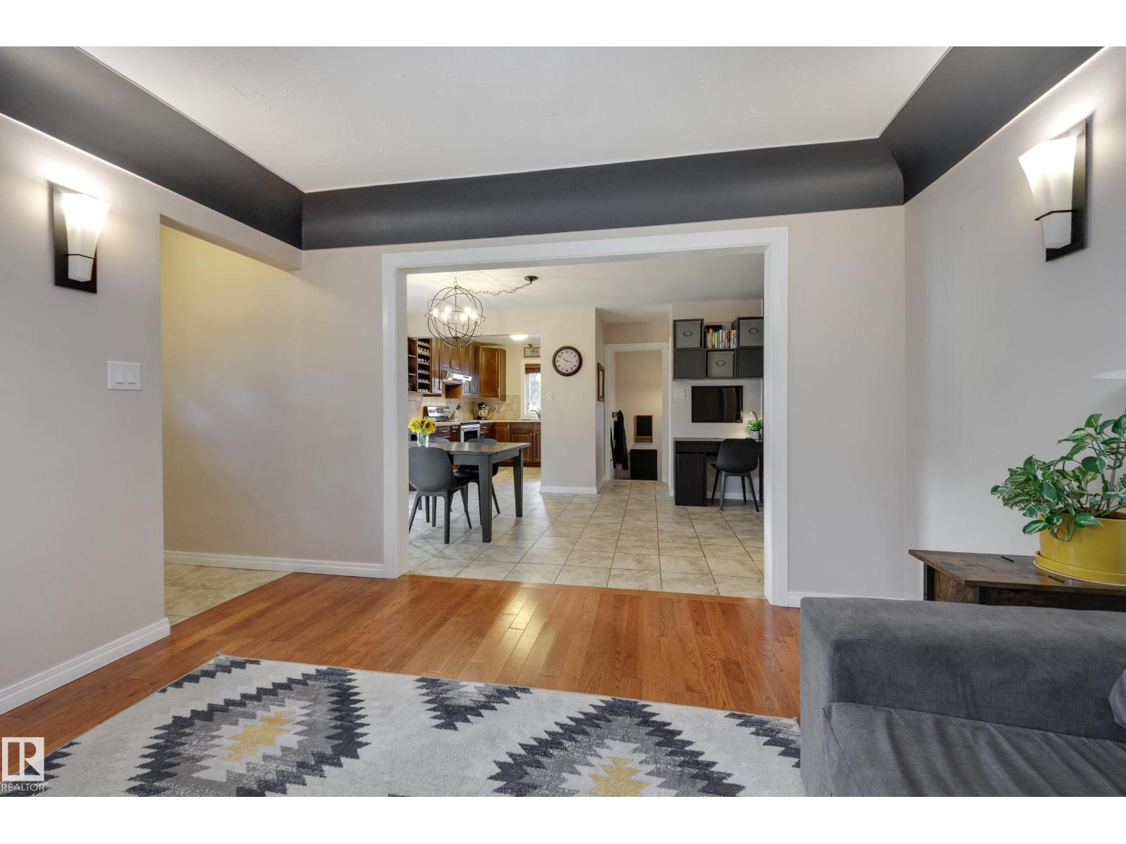10466 159 ST NW - 5