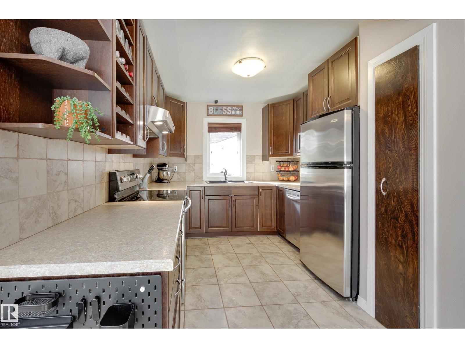 10466 159 ST NW - 8