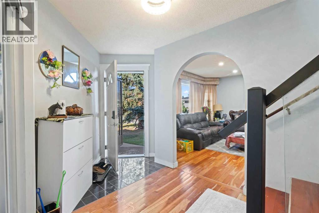 52 Edgepark Road NW, Calgary Alberta