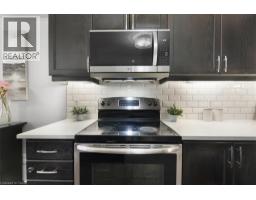 Great room - 72 Meadowridge Street, Kitchener, ON N2P0E2 Photo 12