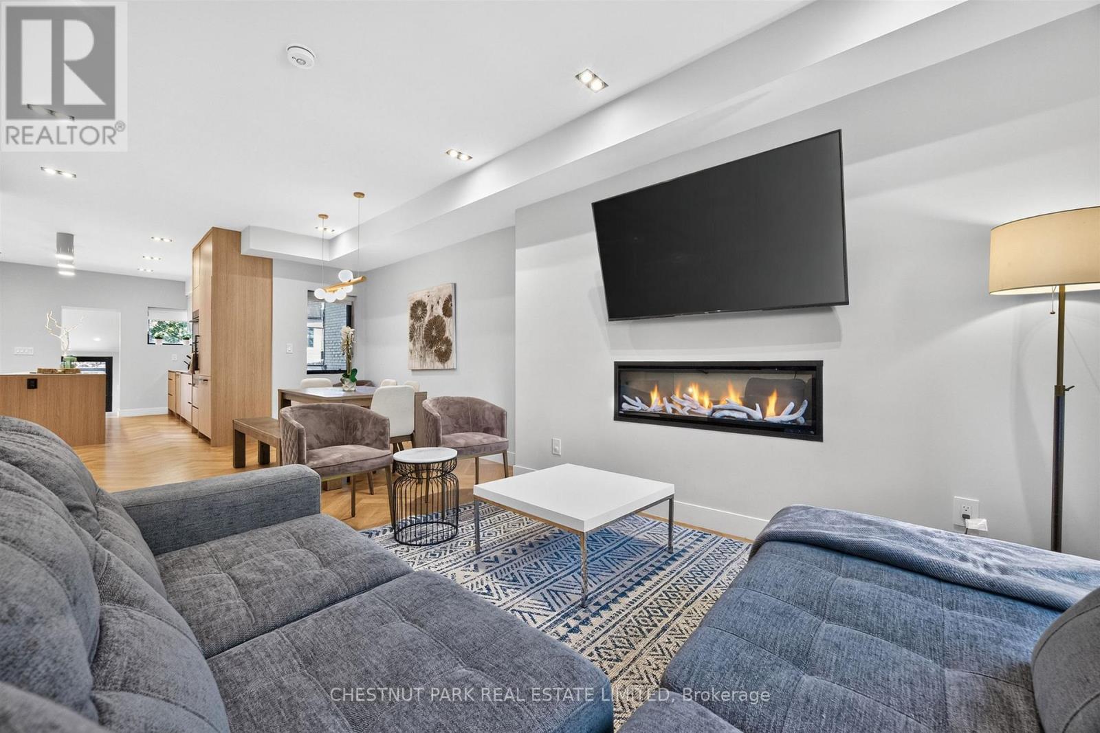 26 Caroline Avenue, Toronto, ON photo 10