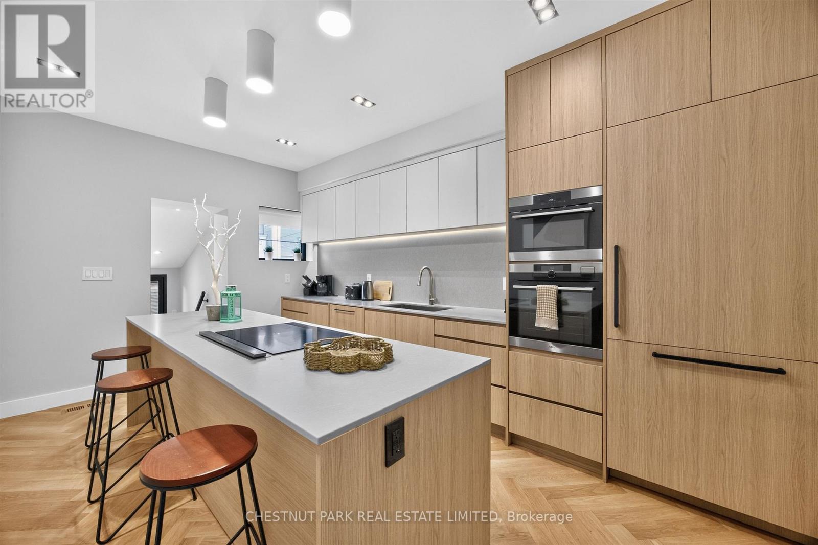 26 CAROLINE AVENUE - 12