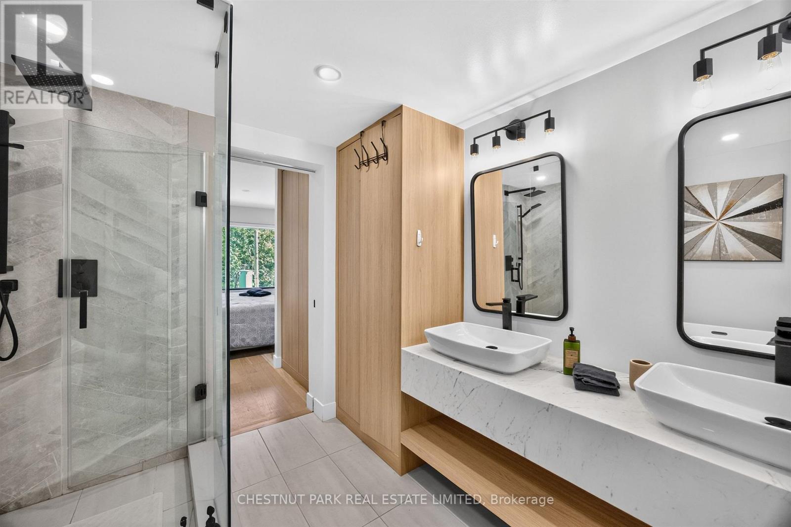 26 CAROLINE AVENUE - 23
