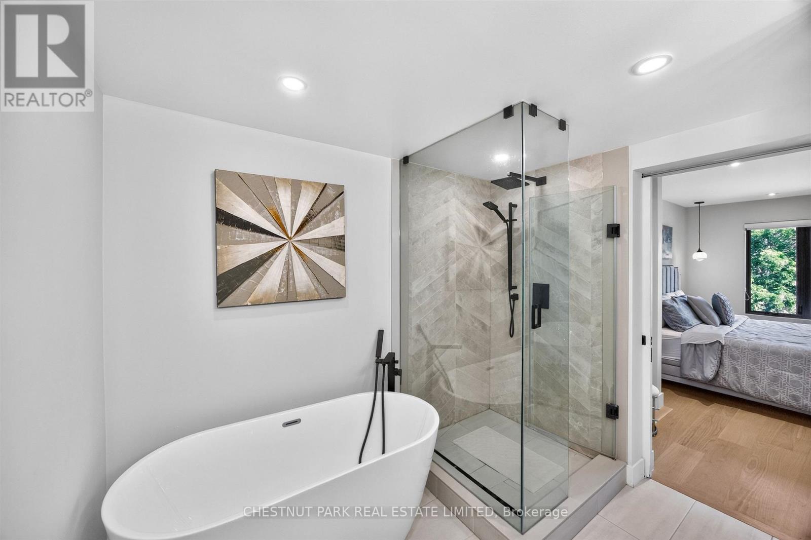 26 CAROLINE AVENUE - 24