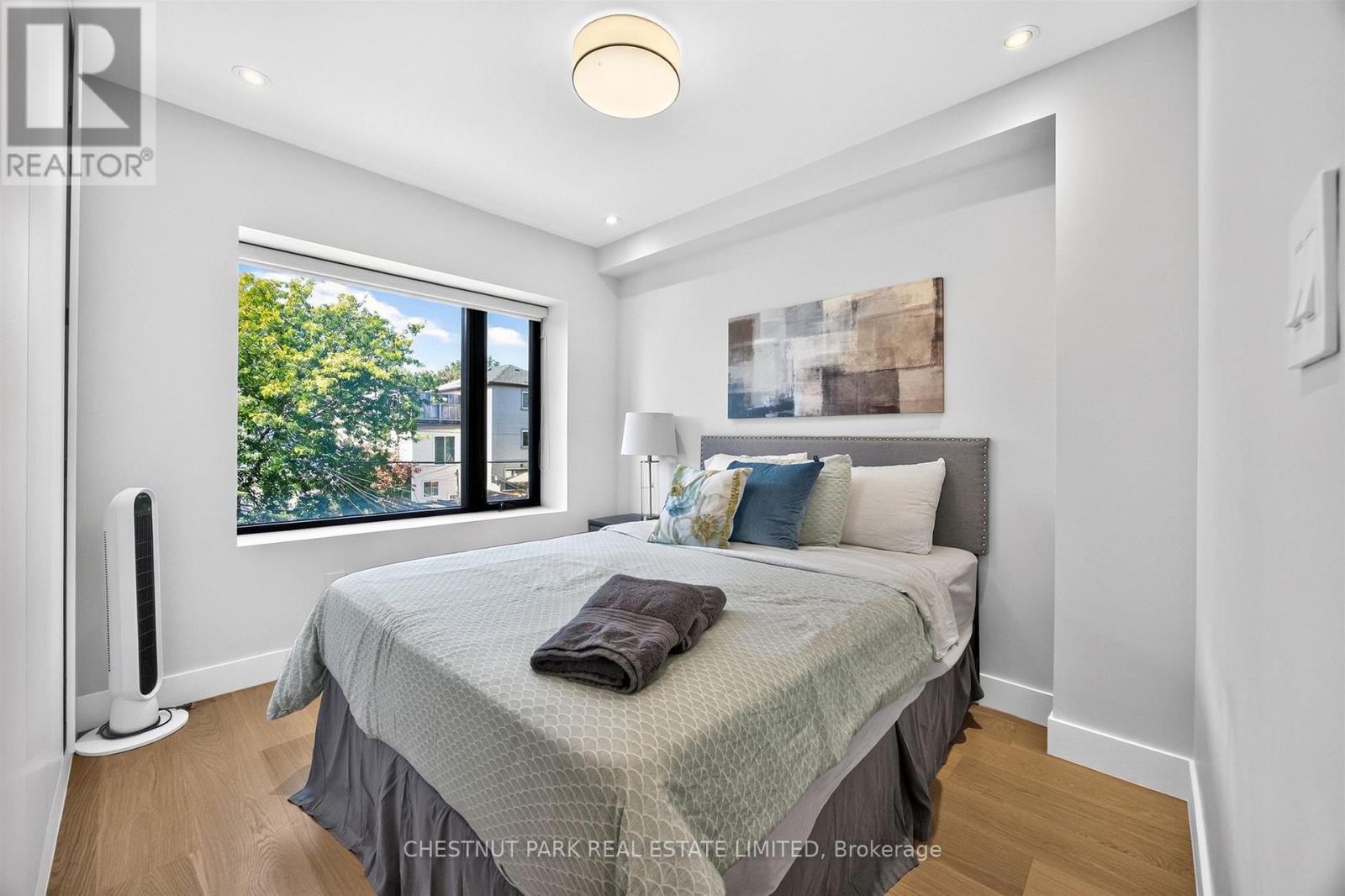 26 CAROLINE AVENUE - 30