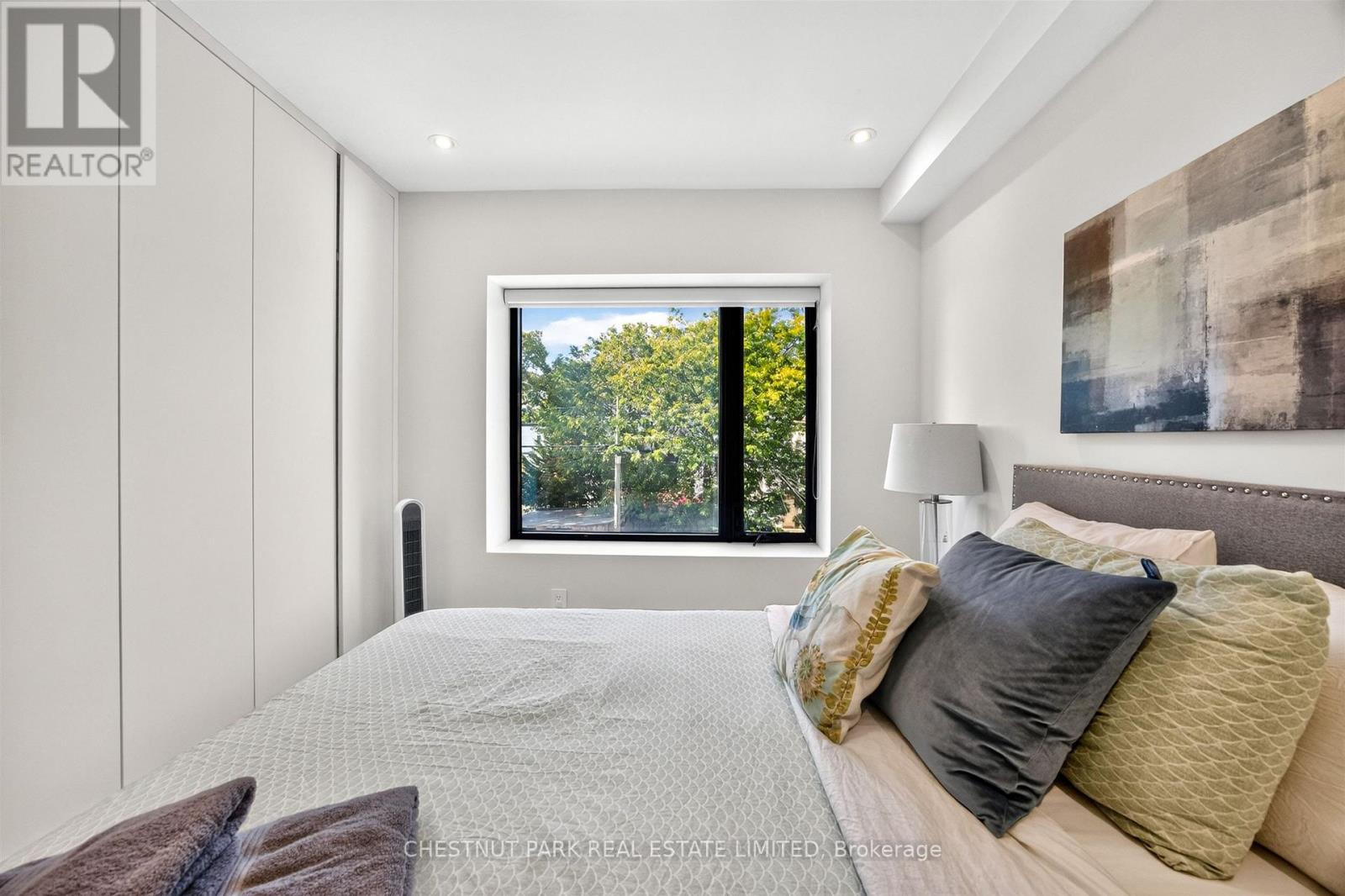 26 CAROLINE AVENUE - 31